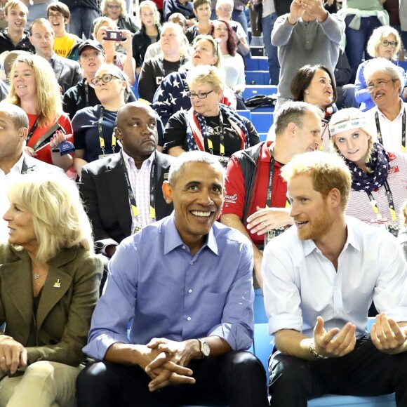 Joe Biden, Jill Biden, Barack Obama et le prince Harry dans les tribunes des Invictus Games à Toronto, le 29 septembre 2017.