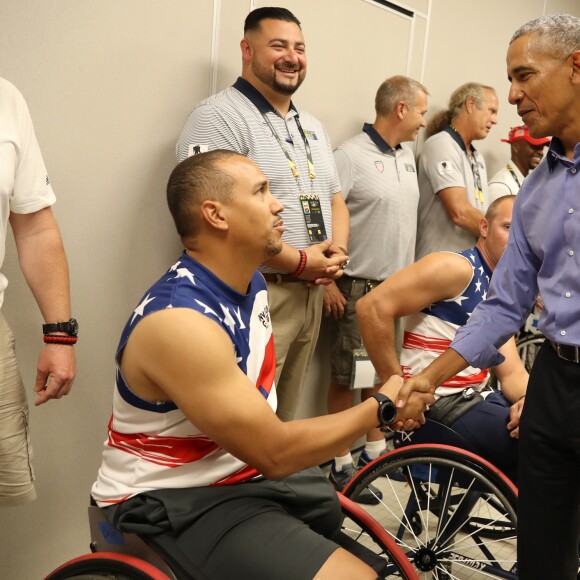Joe Biden, Jill Biden, Barack Obama et le prince Harry posent avec la team USA - Invictus Games 2017 à Toronto, le 29 septembre 2017.