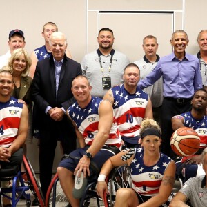 Joe Biden, Jill Biden, Barack Obama et le prince Harry posent avec la team USA - Invictus Games 2017 à Toronto, le 29 septembre 2017.