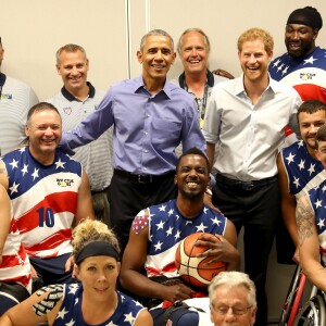 Joe Biden, Jill Biden, Barack Obama et le prince Harry posent avec la team USA - Invictus Games 2017 à Toronto, le 29 septembre 2017.