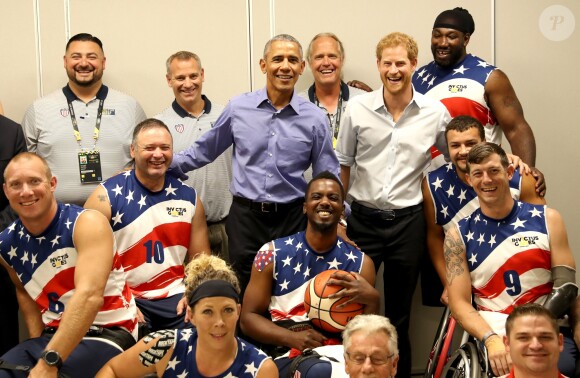 Joe Biden, Jill Biden, Barack Obama et le prince Harry posent avec la team USA - Invictus Games 2017 à Toronto, le 29 septembre 2017.