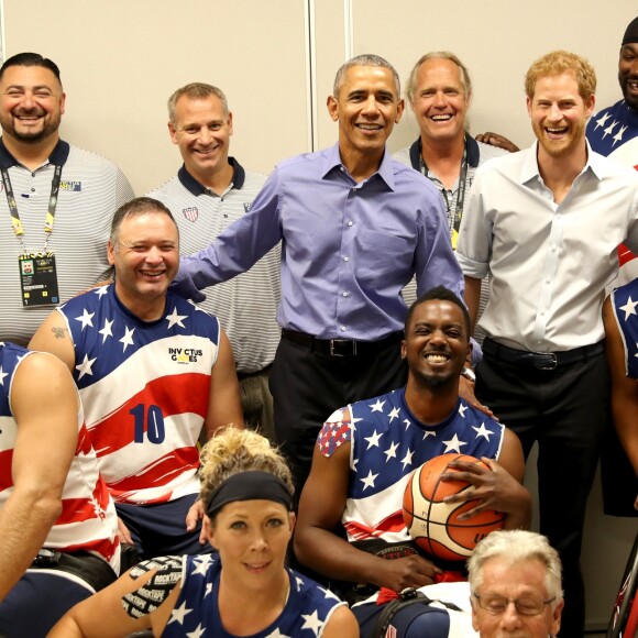 Joe Biden, Jill Biden, Barack Obama et le prince Harry posent avec la team USA - Invictus Games 2017 à Toronto, le 29 septembre 2017.