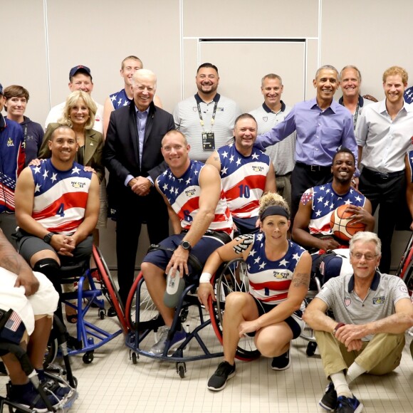 Joe Biden, Jill Biden, Barack Obama et le prince Harry posent avec la team USA - Invictus Games 2017 à Toronto, le 29 septembre 2017.