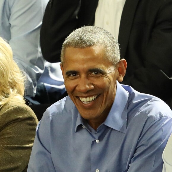Joe Biden, Jill Biden, Barack Obama et le prince Harry dans les tribunes des Invictus Games à Toronto, le 29 septembre 2017.