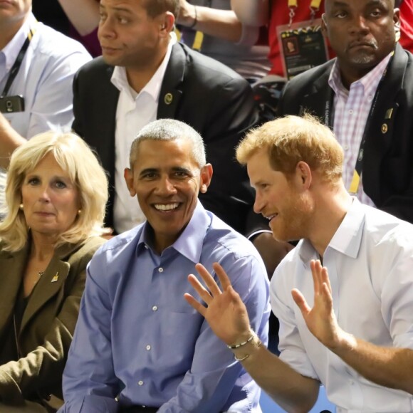 Joe Biden, Jill Biden, Barack Obama et le prince Harry dans les tribunes des Invictus Games à Toronto, le 29 septembre 2017.