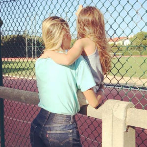 Alexandra Rosenfeld et sa fille Ava sur une photo publiée sur Instagram le 6 septembre 2017