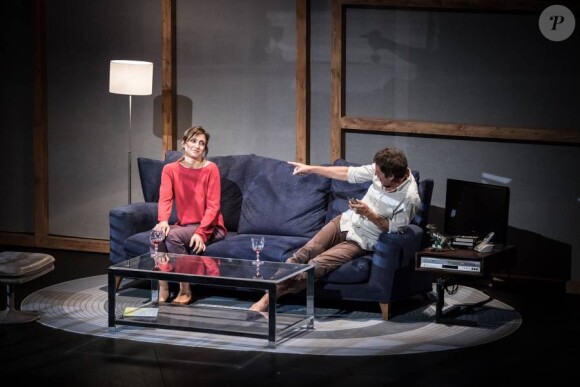 Julie Gayet et Patrick Catalifo dans "Rabbit Hole, Univers Parallèles" de David Lindsay-Abaire, mis en scène par Claudia Stavisky, au Théâtre des Célestins à Lyon jusqu'au 8 octobre 2017.