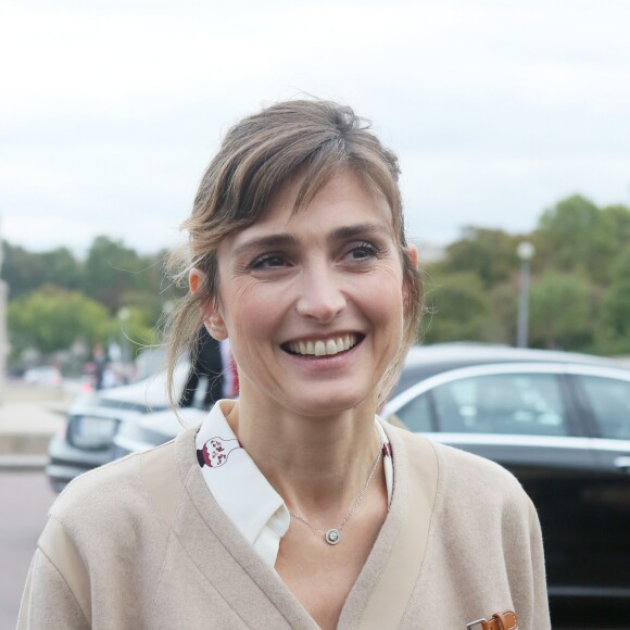 Julie Gayet au défilé de mode printemps-été 2018 "Hermès" à Paris. Le 2 octobre 2017 © CVS-Veeren / Bestimage