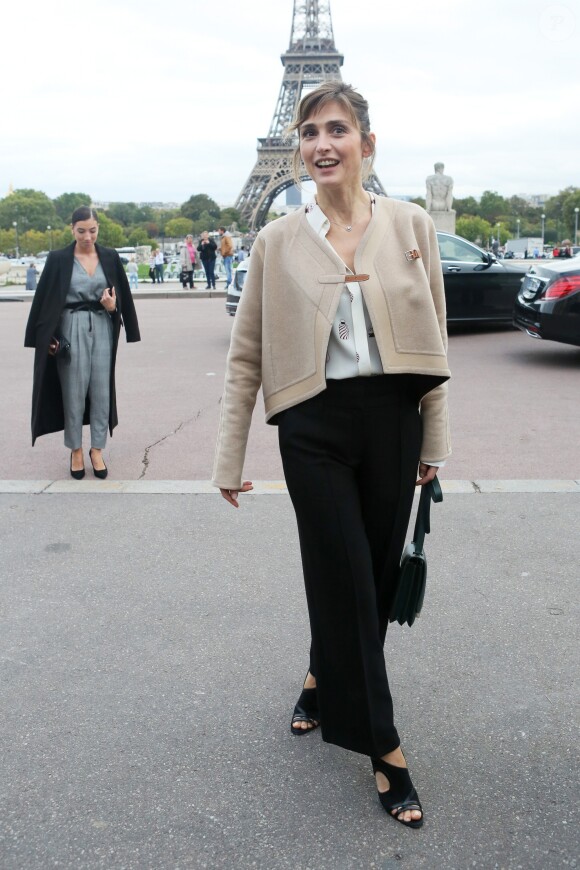 Julie Gayet au défilé de mode printemps-été 2018 "Hermès" à Paris. Le 2 octobre 2017 © CVS-Veeren / Bestimage