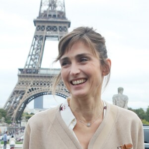 Julie Gayet au défilé de mode printemps-été 2018 "Hermès" à Paris. Le 2 octobre 2017 © CVS-Veeren / Bestimage