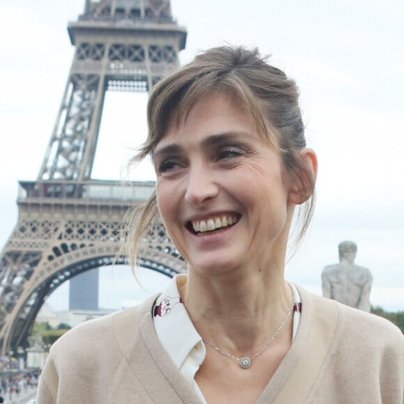 Julie Gayet au défilé de mode printemps-été 2018 "Hermès" à Paris. Le 2 octobre 2017 © CVS-Veeren / Bestimage