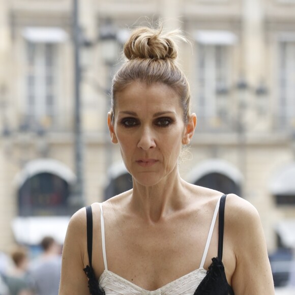 Exclusif - Céline Dion quitte l'hôtel Royal Monceau et se rend dans les salons de la boutique "Schiaparelli" sur la place Vendôme à Paris le 1er aout 2017.
