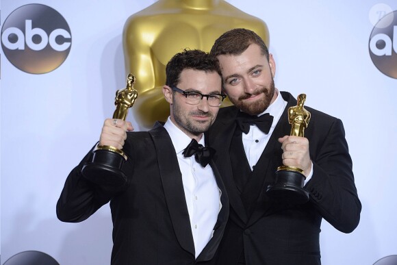 Sam Smith et James Napier (Jimmy Napes) (Oscar de la meilleure chanson "Writing's On The Wall" pour le film "007 Spectre") - Press Room de la 88ème cérémonie des Oscars à Hollywood, le 28 février 2016.
