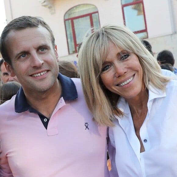 Le président de la République française Emmanuel Macron et sa femme, la première dame Brigitte (Trogneux) vont faire une balade à vélo au Touquet, France, le 17 juin 2017. © Sébastien Valiela-Dominique Jacovides/Bestimage