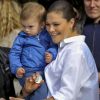 La princesse Victoria de Suède avec son fils le prince Oscar lors de la Journée des Sports du prince Daniel le 10 septembre 2017 dans le parc Haga à Stockholm.