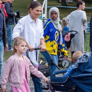 La princesse Victoria de Suède avec sa fille la princesse Estelle et son fils le prince Oscar lors de la Journée des Sports du prince Daniel le 10 septembre 2017 dans le parc Haga à Stockholm.