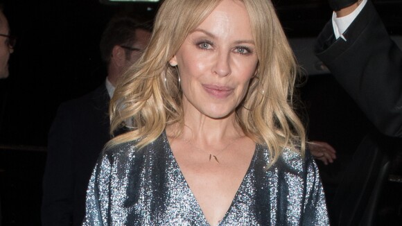 Kylie Minogue démasquée : La chanteuse retouchée pour son calendrier