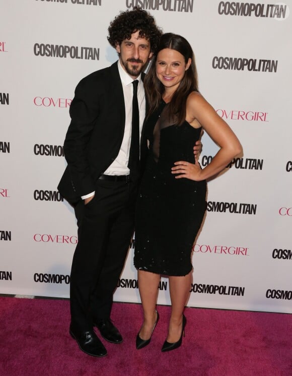 Katie Lowes et son mari Adam Shapiro à la soirée du 50ème anniversaire de la revue féminine 'Cosmopolitan' à West Hollywood, le 12 octobre 2015.