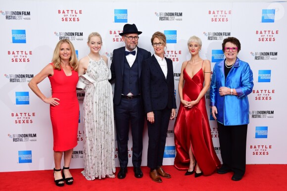 Elisabeth Shue, Emma Stone, Jonathan Dayton, Valeria Faris, Andrea Riseborough et Billie Jean King - Projection du film "Battle of the Sexes" au BFI London Film Festival à Londres. Le 7 octobre 2017.