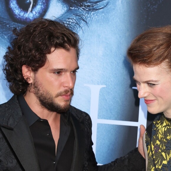 Kit Harington et sa compagne Rose Leslie lors de la première de la saison 7 de 'Game of Thrones' au Disney Concert Hall à Los Angeles, le 12 juillet 2017.