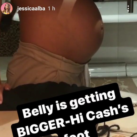 Jessica Alba dévoile son ventre rond sur Instagram le 10 octobre 2017.
