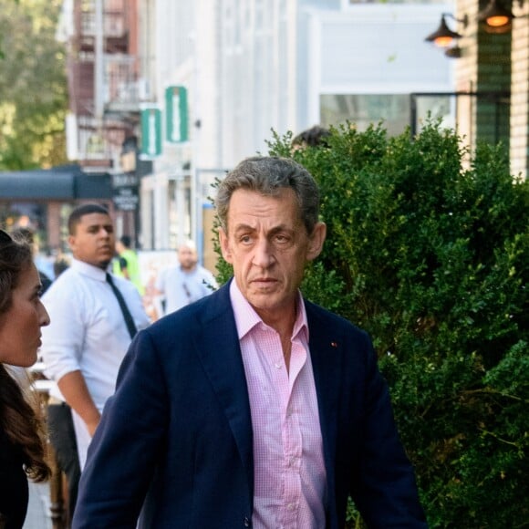 Nicolas Sarkozy se balade à New York pendant que sa femme Carla Bruni fait la tournée des talk-shows le 11 octobre 2017.