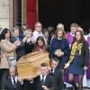 Clémence Rochefort, Françoise Vidal et Louise Rochefort lors des obsèques de Jean Rochefort en l'église Saint-Thomas d'Aquin à Paris, le 13 octobre 2017.