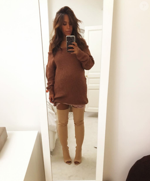 Amel Bent, enceinte de son deuxième enfant, s'affiche radieuse sur une photo publiée sur Instagram le 3 octobre 2017