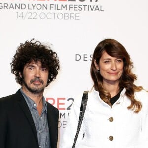 Yarol Poupaud, et sa comagne Caroline de Maigret - Tapis rouge de la cérémonie d'ouverture du Festival Lumière 2017 au cours de laquelle Eddy Mitchell a reçu un hommage à Lyon, le 14 Octobre 2017 © Dominique Jacovides/Bestimage