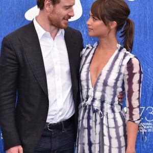 Michael Fassbender et sa compagne Alicia Vikander lors du photocall du film "The Light between ocean" lors du 73ème festival du film de Venise (Mostra), le 1er septembre 2016.