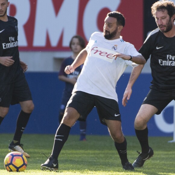 Cyril Hanouna, Manu Lévy - Pour la 12ème année consécutive, l'association "Plus fort la vie" créée par JC Darmon, a organisé un match de football en présence de nombreuses personnalités au stade Jean Bouin à Paris, le 15 octobre 2017. Ce match, soutenu par de nombreux sponsors, a permis une très belle recette qui viendra en aide aux enfants de l'association. © Pierre Perusseau/Bestimage