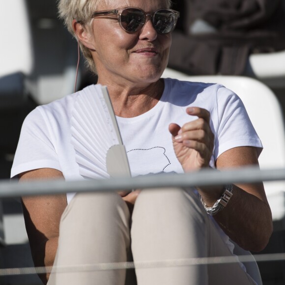 Muriel Robin - Pour la 12ème année consécutive, l'association "Plus fort la vie" créée par JC Darmon, a organisé un match de football en présence de nombreuses personnalités au stade Jean Bouin à Paris, le 15 octobre 2017. Ce match, soutenu par de nombreux sponsors, a permis une très belle recette qui viendra en aide aux enfants de l'association. © Pierre Perusseau/Bestimage