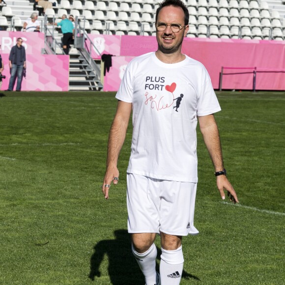 Jarry - Pour la 12ème année consécutive, l'association "Plus fort la vie" créée par JC Darmon, a organisé un match de football en présence de nombreuses personnalités au stade Jean Bouin à Paris, le 15 octobre 2017. Ce match, soutenu par de nombreux sponsors, a permis une très belle recette qui viendra en aide aux enfants de l'association. © Pierre Perusseau/Bestimage