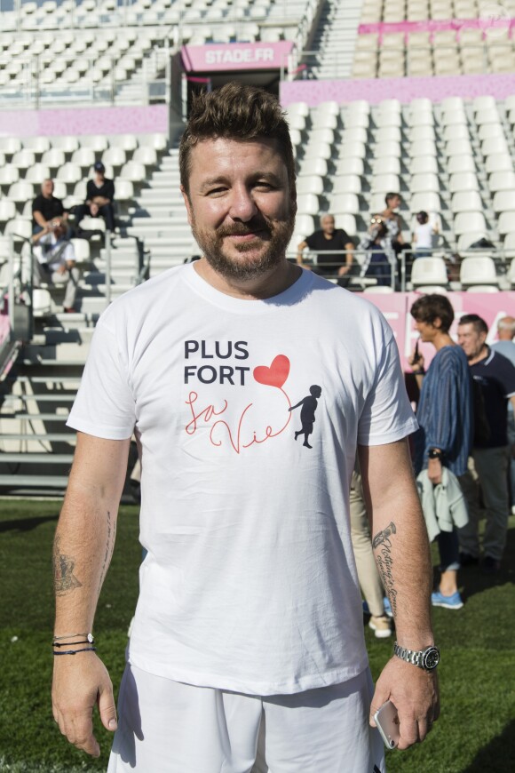 Bruno Guillon - Pour la 12ème année consécutive, l'association "Plus fort la vie" créée par JC Darmon, a organisé un match de football en présence de nombreuses personnalités au stade Jean Bouin à Paris, le 15 octobre 2017. Ce match, soutenu par de nombreux sponsors, a permis une très belle recette qui viendra en aide aux enfants de l'association. © Pierre Perusseau/Bestimage