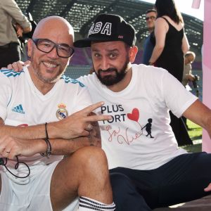 Pascal Obispo et Cyril Hanouna - Pour la 12ème année consécutive, l'association "Plus fort la vie" créée par JC Darmon, a organisé un match de football en présence de nombreuses personnalités au stade Jean Bouin à Paris, le 15 octobre 2017. Ce match, soutenu par de nombreux sponsors, a permis une très belle recette qui viendra en aide aux enfants de l'association. © Pierre Perusseau/Bestimage