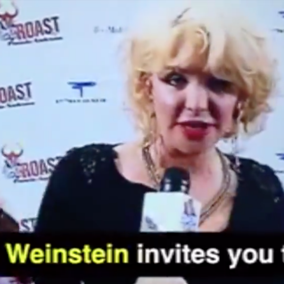 Courtney Love dénonce le comportement douteux d'Harvey Weinstein sur un tapis rouge en 2005.