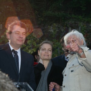 Sarah Biasini et Hugues Aufray - Cérémonie du ban des vendanges du Clos-Montmartre à la Fête des Vendanges 2017 à Paris, le 14 octobre 2017 ©JLPPA/Bestimage