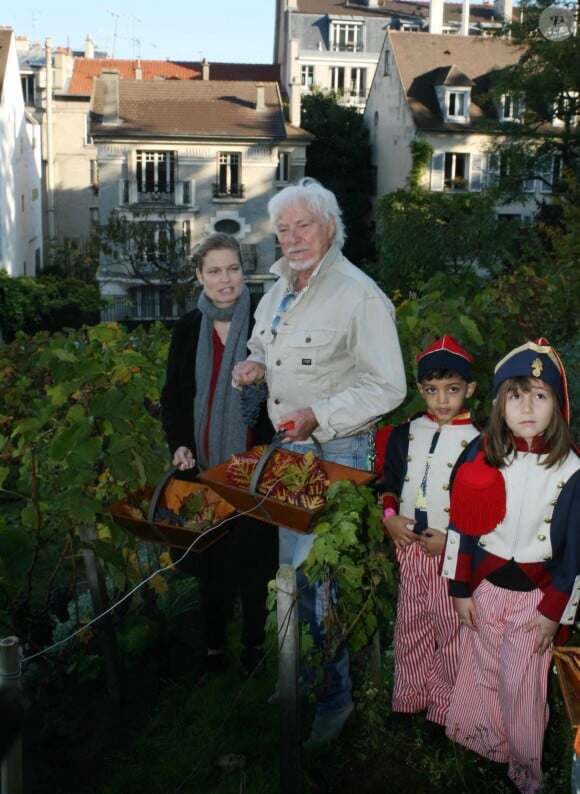 Sarah Biasini et Hugues Aufray - Cérémonie du ban des vendanges du Clos-Montmartre à la Fête des Vendanges 2017 à Paris, le 14 octobre 2017 ©JLPPA/Bestimage