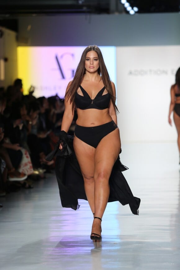 Ashley Graham au défilé Addition Elle à New York. Le 11 septembre 2017.