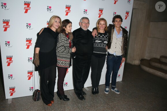 Cast de la serie en famille - Soiree "I LOVE TV" organisée par Tele 7 jours autour de la patinoire du Grand Palais a Paris, le 12 décembre 2012.