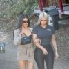 Kim et Kourtney Kardashian partent à la recherche d'un sapin de Noël à la "Christmas Ranch Tree Farm" de Thousand Oaks. Le 17 octobre 2017.