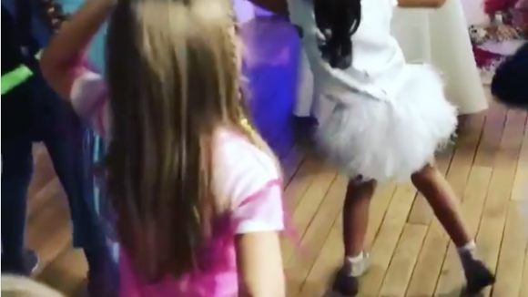 Carla Bruni-Sarkozy : Giulia danse avec ses copines pour son anniversaire !