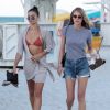 Les mannequins Shanina Shaik, Caroline Lowe, Olivia Culpo et Daniela Braga en tournage sur la plage de Miami, le 19 octobre 2017.