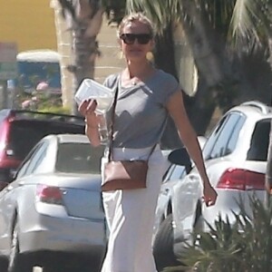 Exclusif - Cameron Diaz se rend chez des amis à Seal Beach le 26 août 2017.