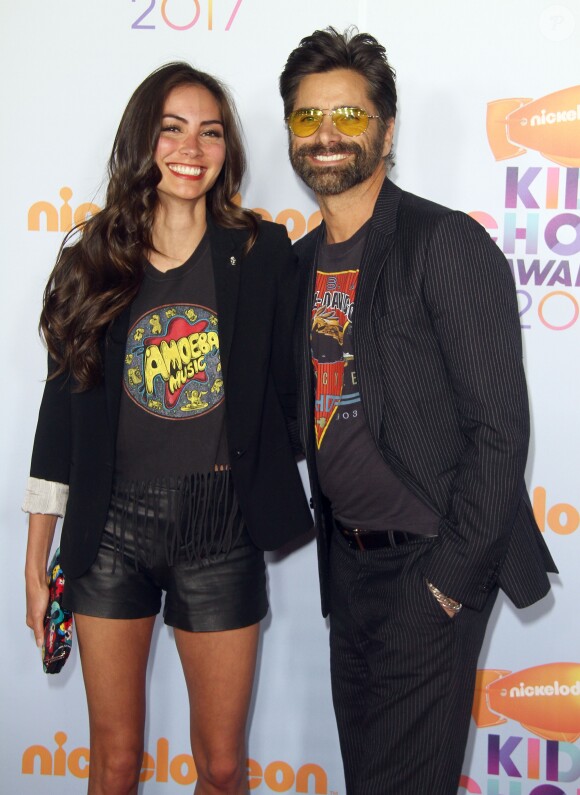 John Stamos et sa compagne Caitlin McHugh - Soirée des "Nickelodeon's 2017 Kids’ Choice Awards" à Los Angeles le 11 mars 2017.