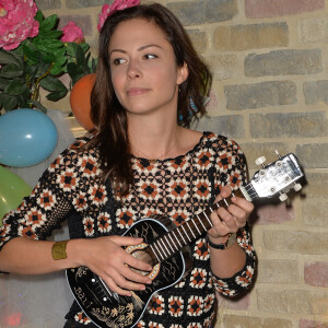 Exclusif - Dounia Coesens lors de la soirée de lancement de la série ''Voilà Voilà'' dans un nouvel établissement parisien, "le 3 Club" à Paris, le 8 décembre 2016. © Veeren/Bestimage