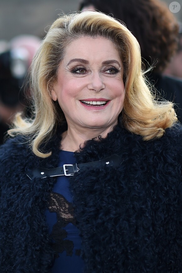 Catherine Deneuve - Arrivées au défilé de mode printemps-été 2018 « Louis Vuitton » à Paris. Le 3 octobre 2017.