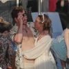Exclusif - Alicia Vikander embrasse son compagnon Michael Fassbender lors de la fête de leur pré-mariage avec la famille et les amis à Ibiza à Ibiza, espagne, le 13 octobre 2017.