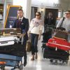 Exclusif - En route ver le mariage. Alicia Vikander et son compagnon Michael Fassbender se retrouvent à l'aéroport de Paris-Charles-de-Gaulle pour prendre à vol à destination d'Ibiza où leur mariage est annoncé à Roissy-en-France le 10 octobre 2017.