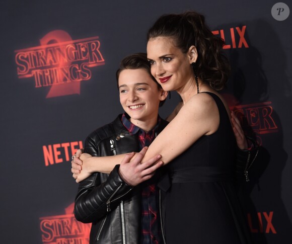 Winona Ryder et Noah Schnapp à la première de "Stranger Things 2" au Westwood Theater à Los Angeles, le 26 octobre 2017. © Chris Delmas/Bestimage